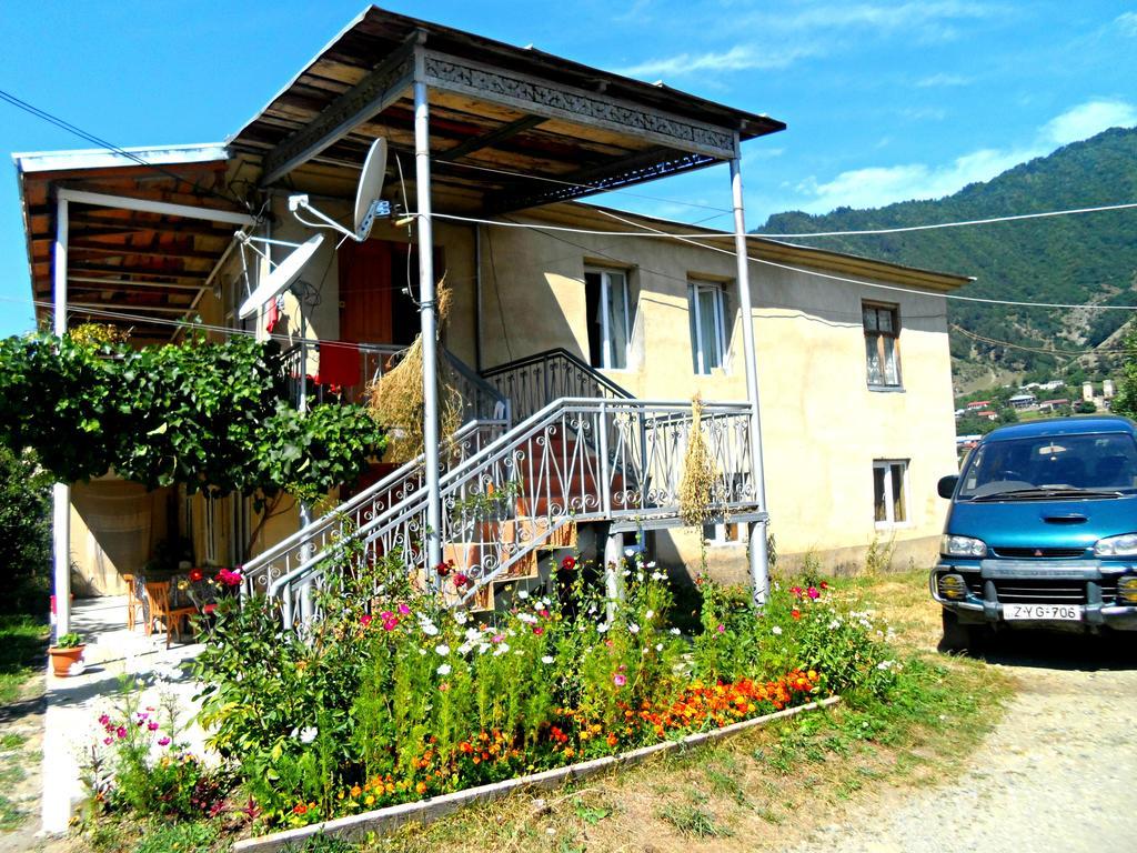 Guesthouse Am Museum Mestia Exteriör bild